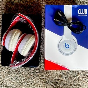 Beats solo wireless Head phones